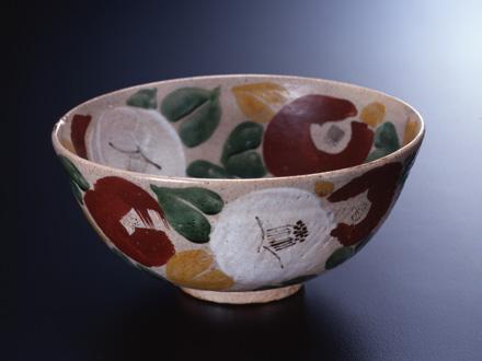 北大路魯山人旧蔵・古染付「富士形三足鉢」・明末・稀少品（P-38） 第一章より～「古染付葡萄文水指」（魯山人旧蔵） | 湖都しるべ ～陶芸