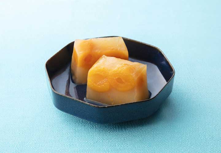 びわの露(びわのつゆ)愛媛県産の枇杷をまるごとふたつ使用した果実菓子